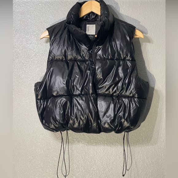 Vuori Women's Hudson Black Puffer Vest - Size M - Picture 2 of 8